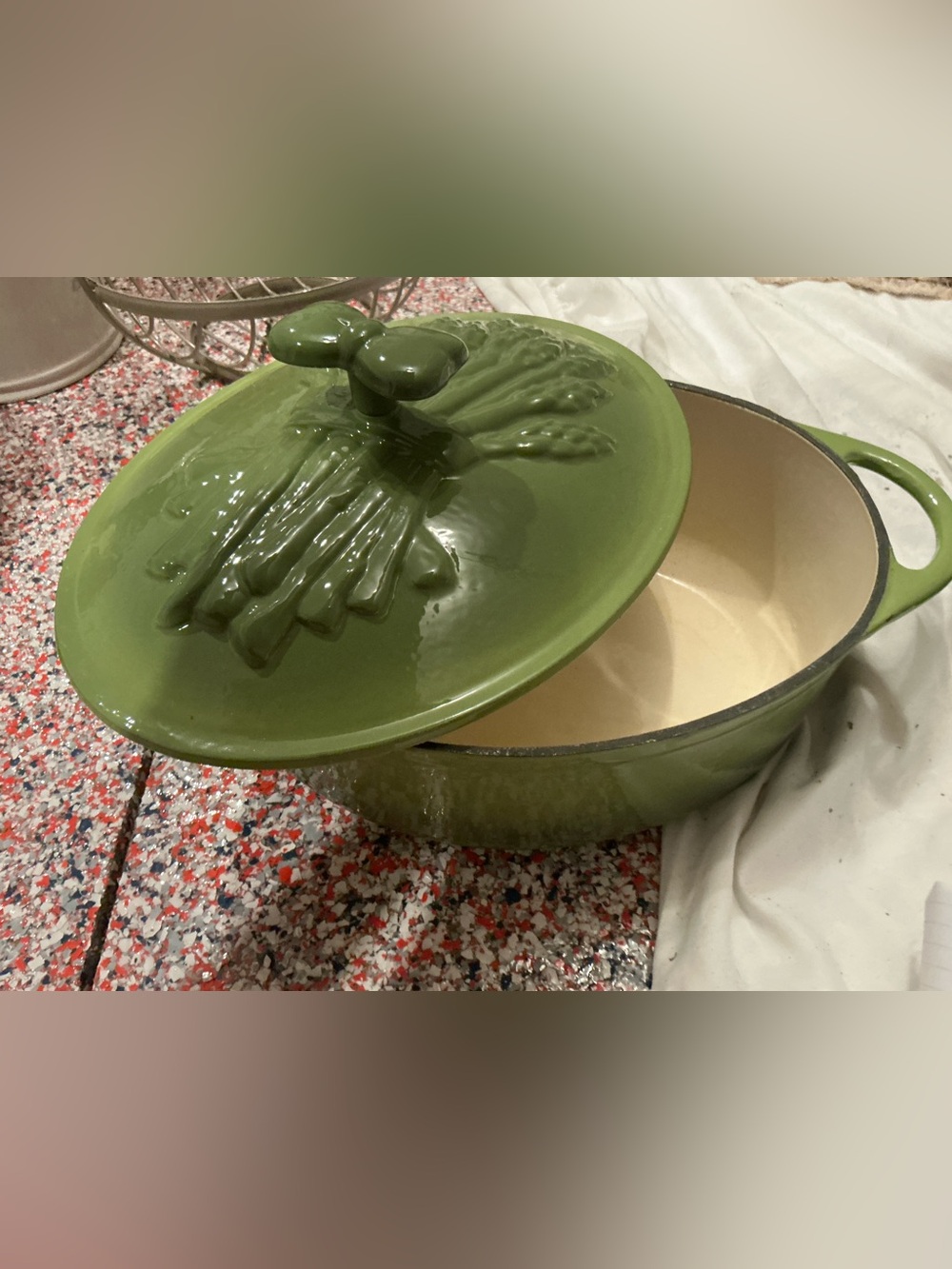 TECHNIQUE Large Enameled Cast Iron Dutch Oven Asparagus Green NEW